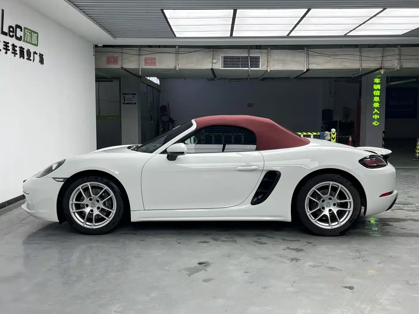 Porsche 718 2022 Boxster 2.0T фото 8