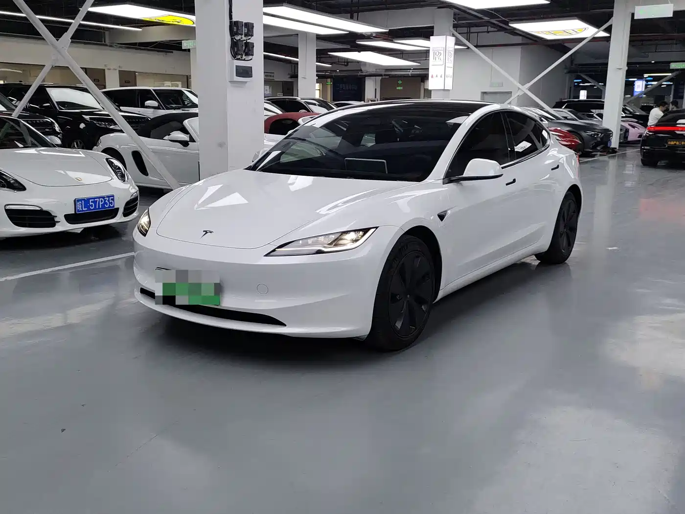 TESLA MODEL 3