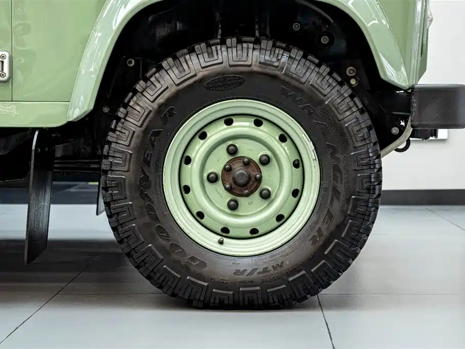 Land Rover Defender фото 19