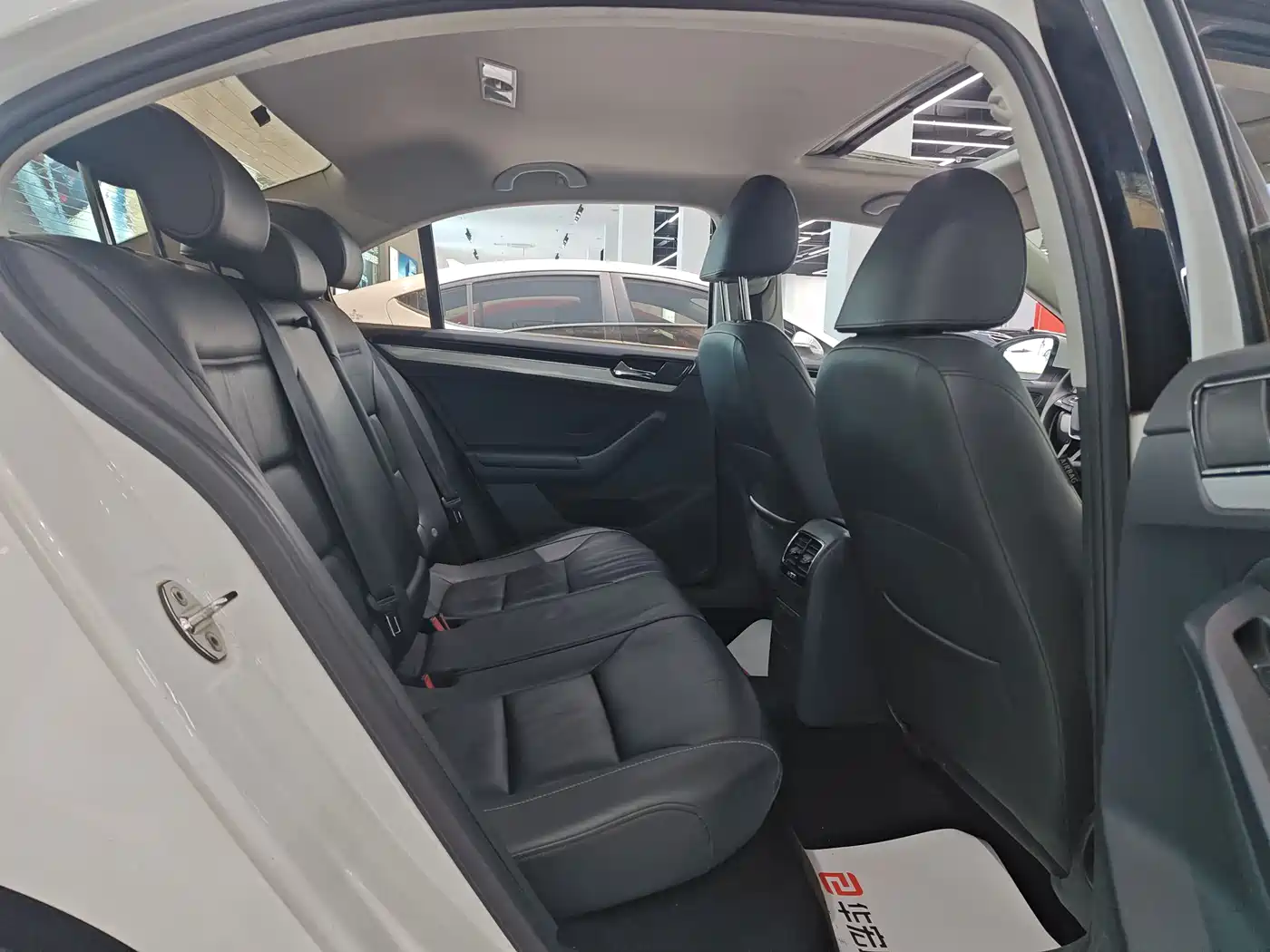 Volkswagen Sagitar 2017 230TSI Automatic Comfort фото 11