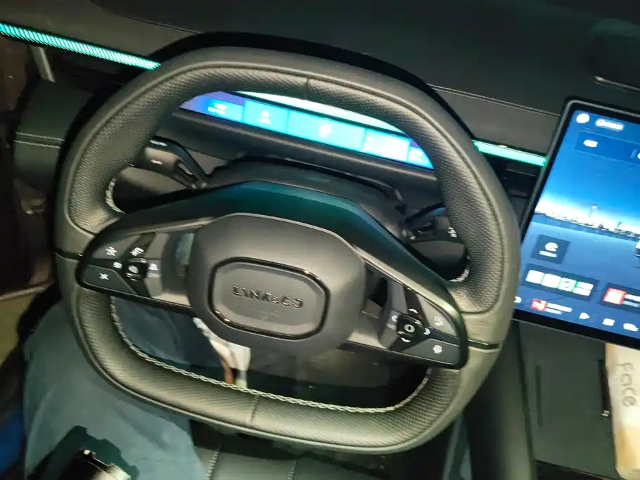 Lynk & Co 10 EM-P 2026 2025 Facelift 240 AWD Ultra