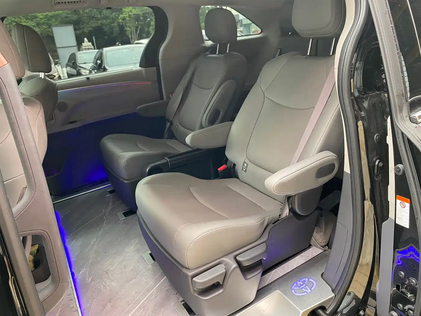 Toyota Granvia 2024 2.5L Hybrid Comfort фото 7