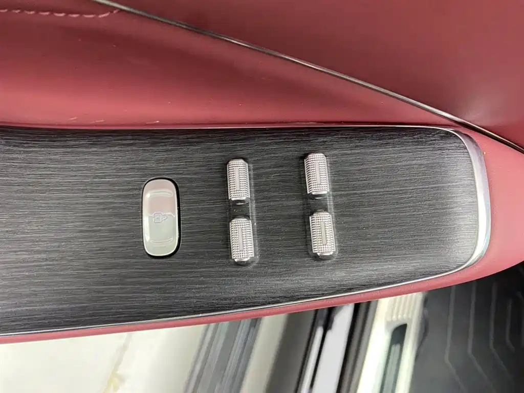 AITO Wenjie AITO M8 2025 Model Extended Range Max+ Edition 53.4kWh 6-Seater фото 25