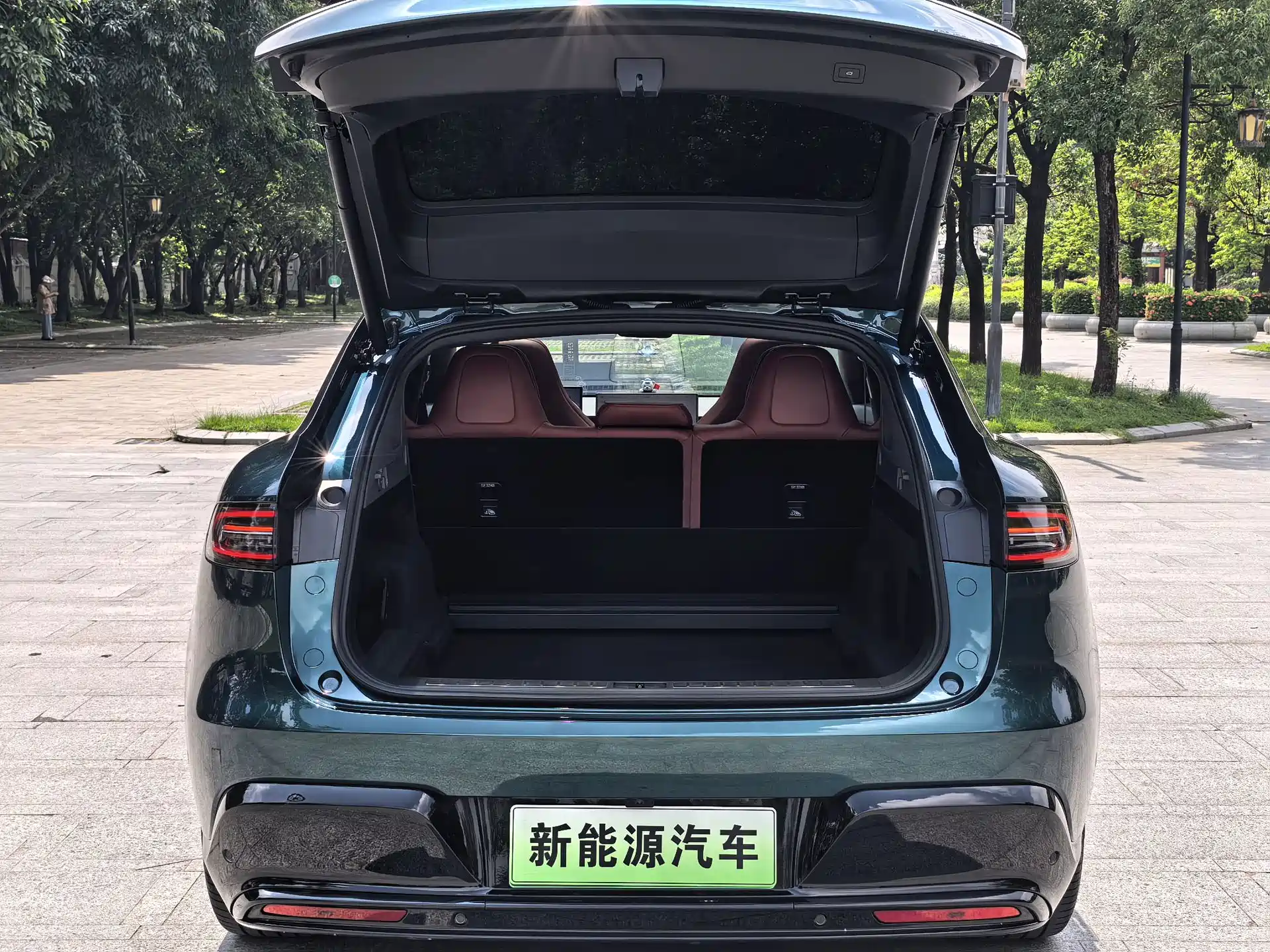 Photo 19 - Zhijie Luxeed R7