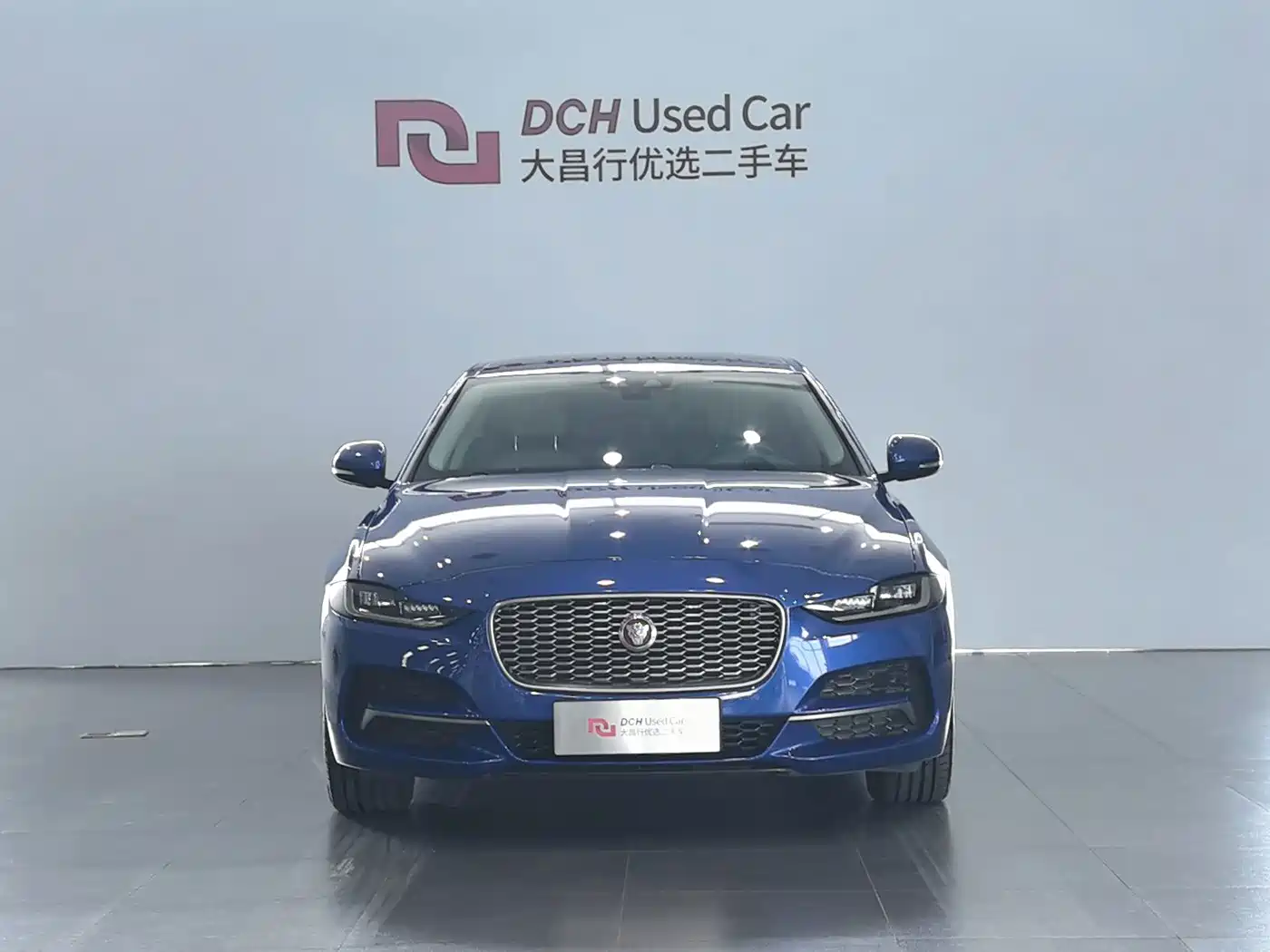 Фото 2 - Jaguar XEL