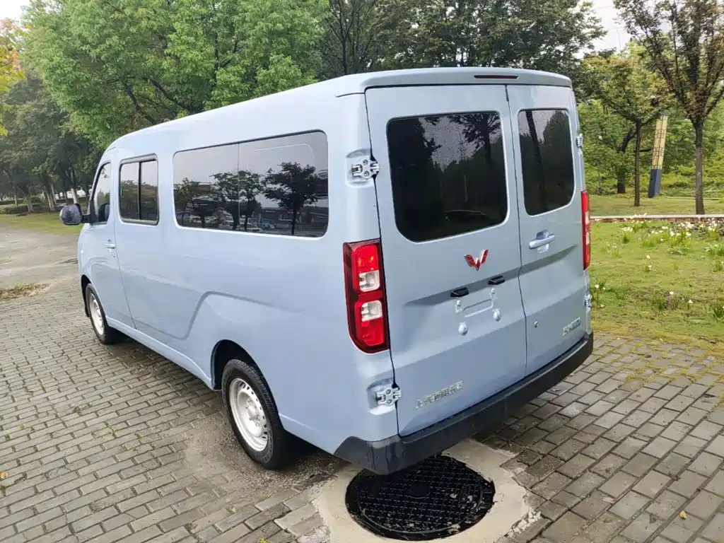 Wuling Motors Wuling Yangguang 2025 2024 300KM Comfort Bus Version 75kW