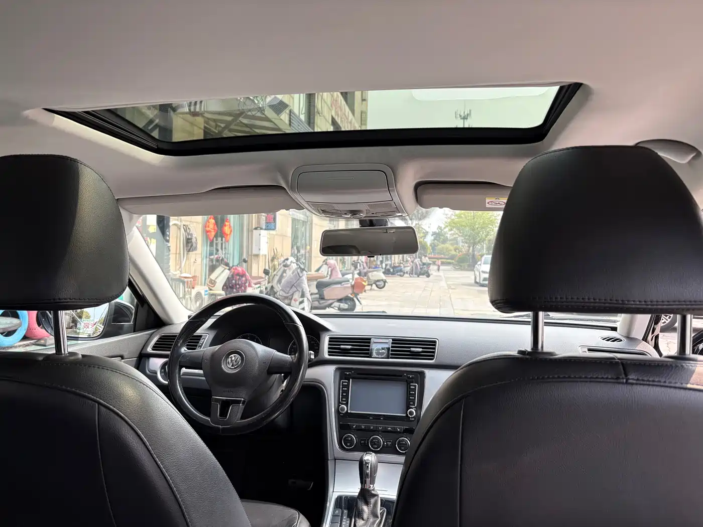 Volkswagen Passat 2014 1.8TSI DSG Luxury Edition фото 8