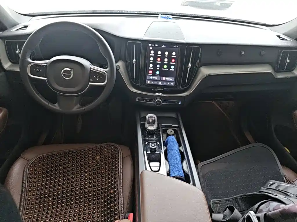 Фото 10 - Volvo XC60