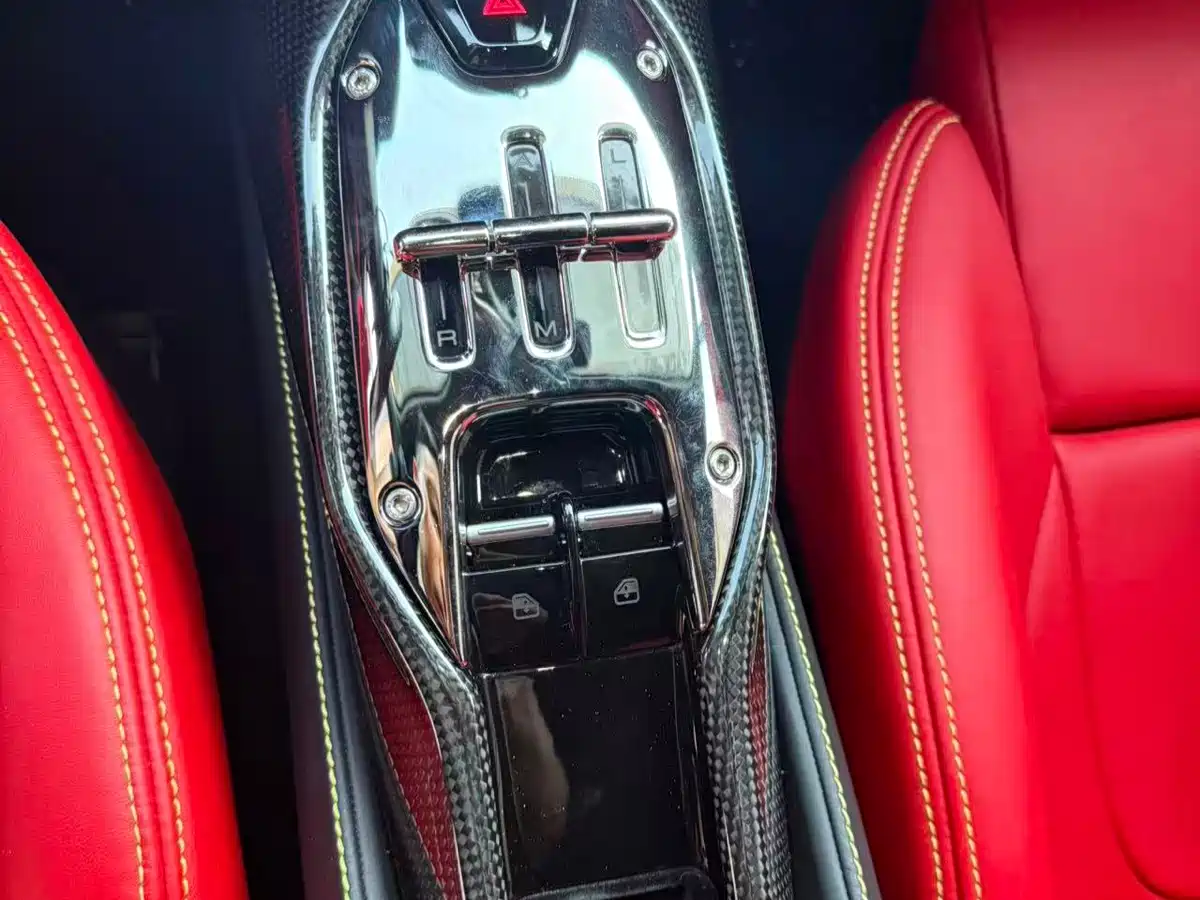 Фото 7 - Ferrari SF90