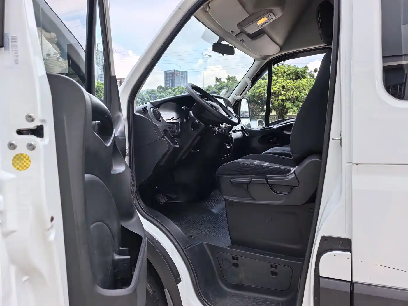 Iveco Daily 2022 2021 2.0T Manual Chaorui Short Wheelbase High Roof Sliding Door F1A