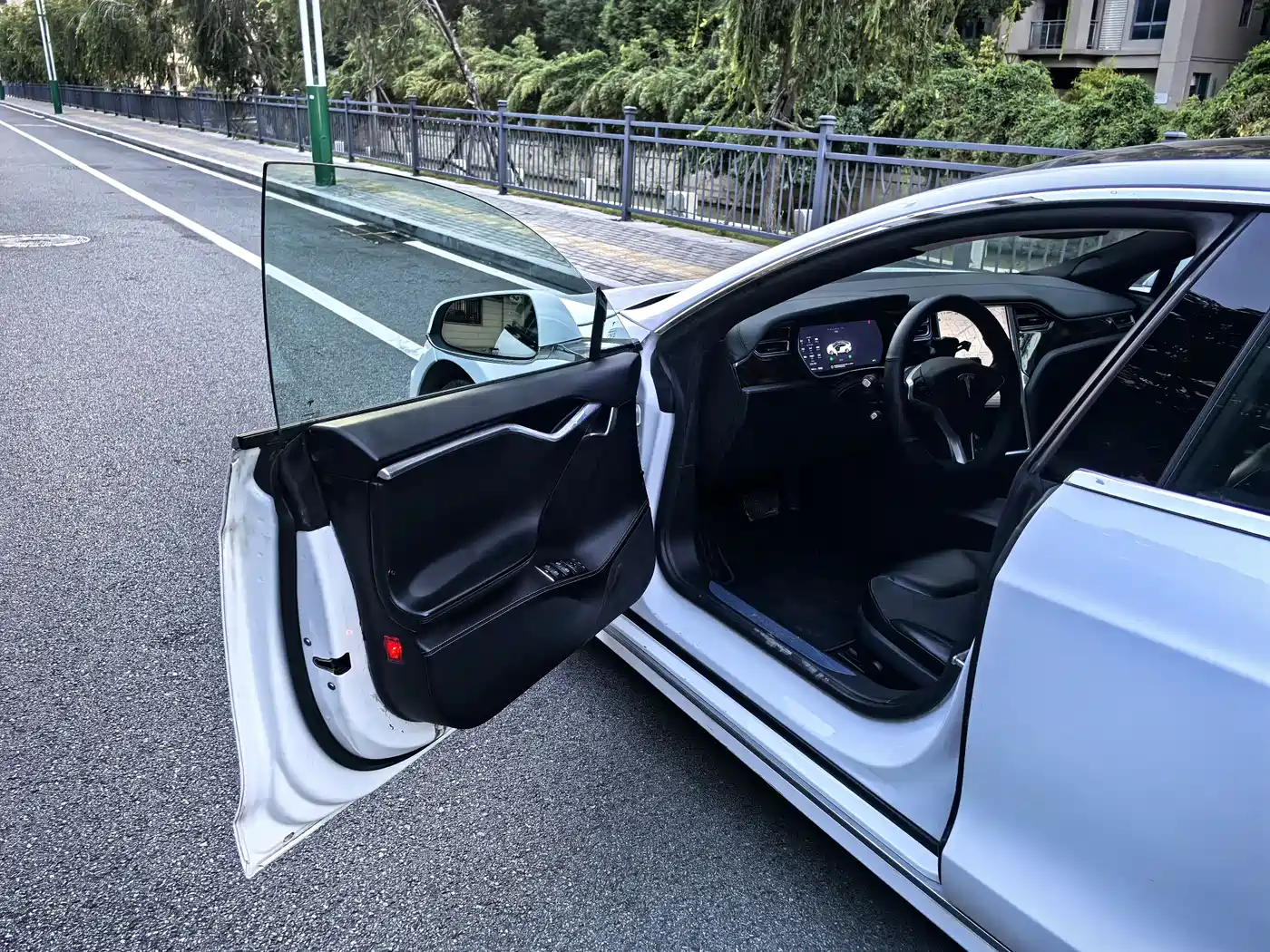 TESLA MODEL S