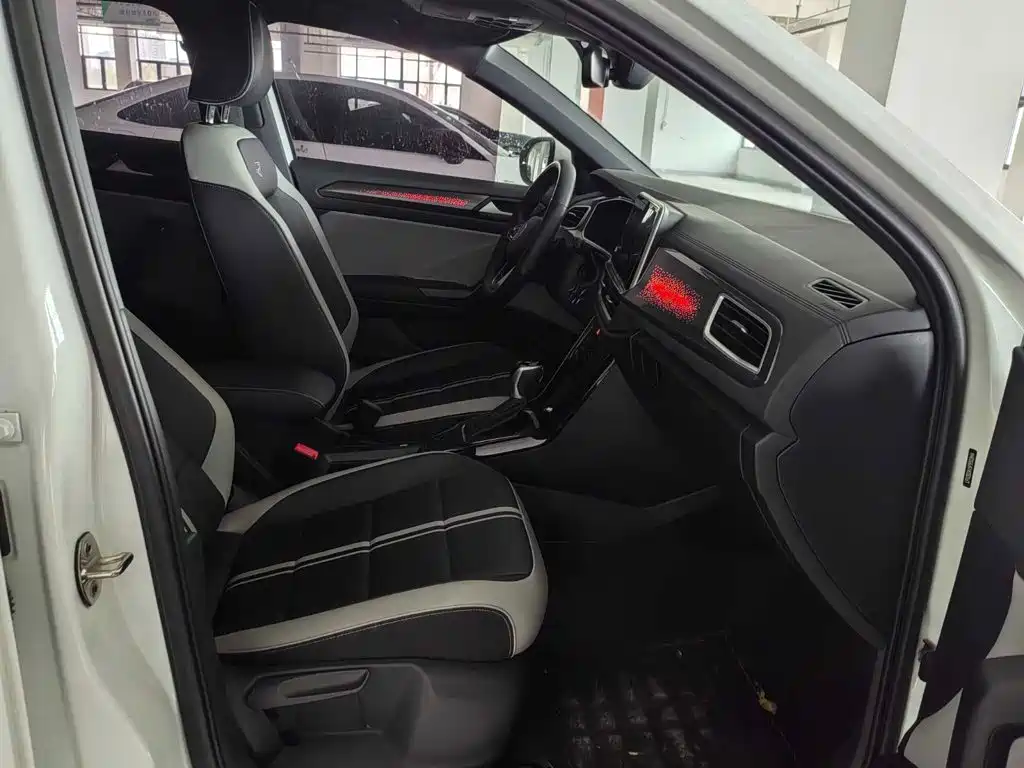 Photo 11 - Volkswagen T-ROC