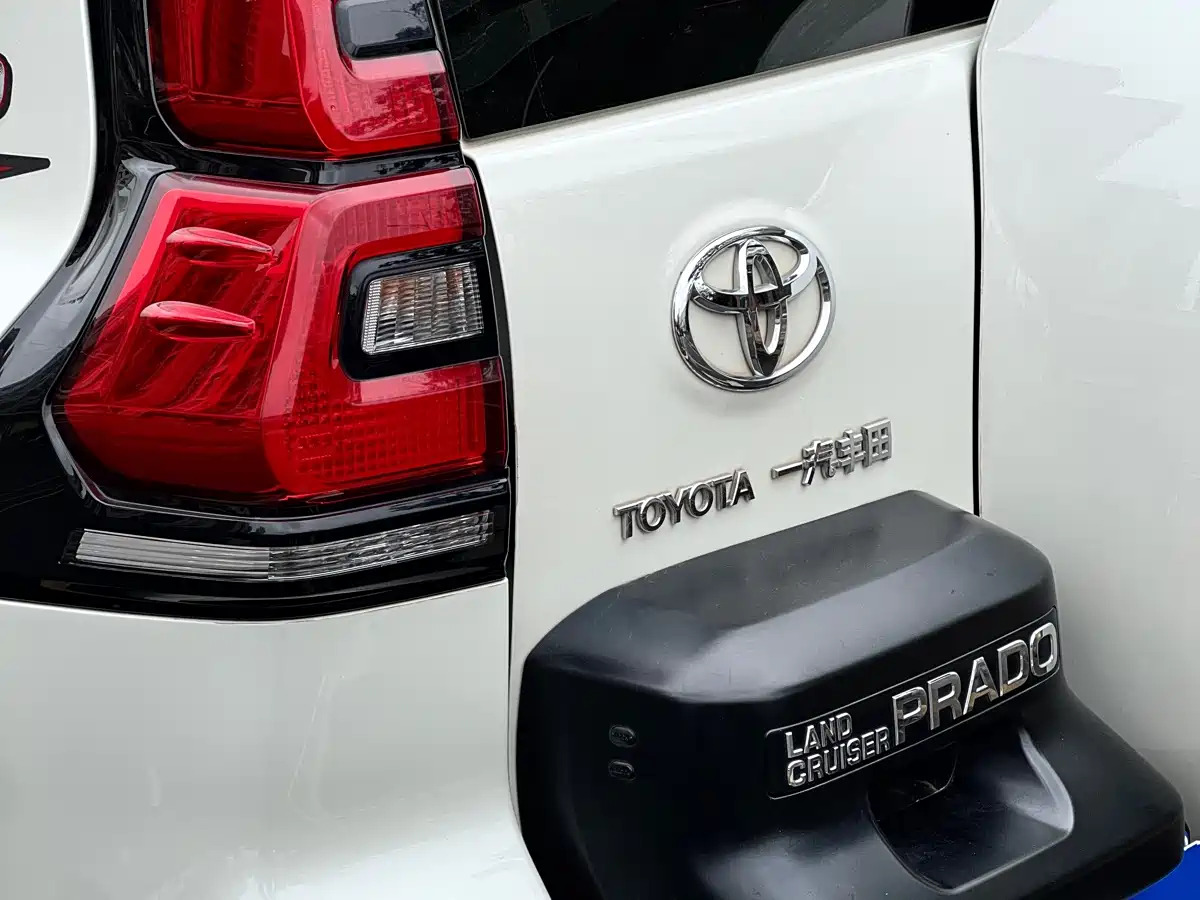 TOYOTA PRADO