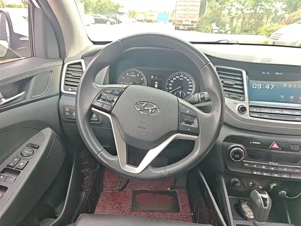 HYUNDAI TUCSON