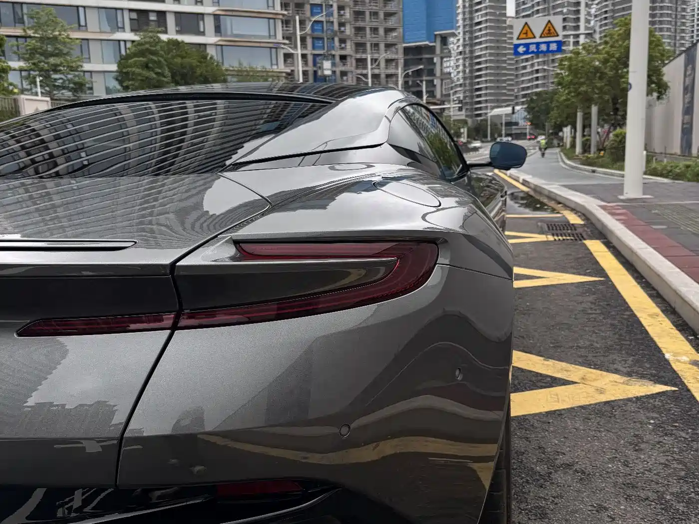 Aston Martin DB12 2024 2025 4.0T V8 Coupe