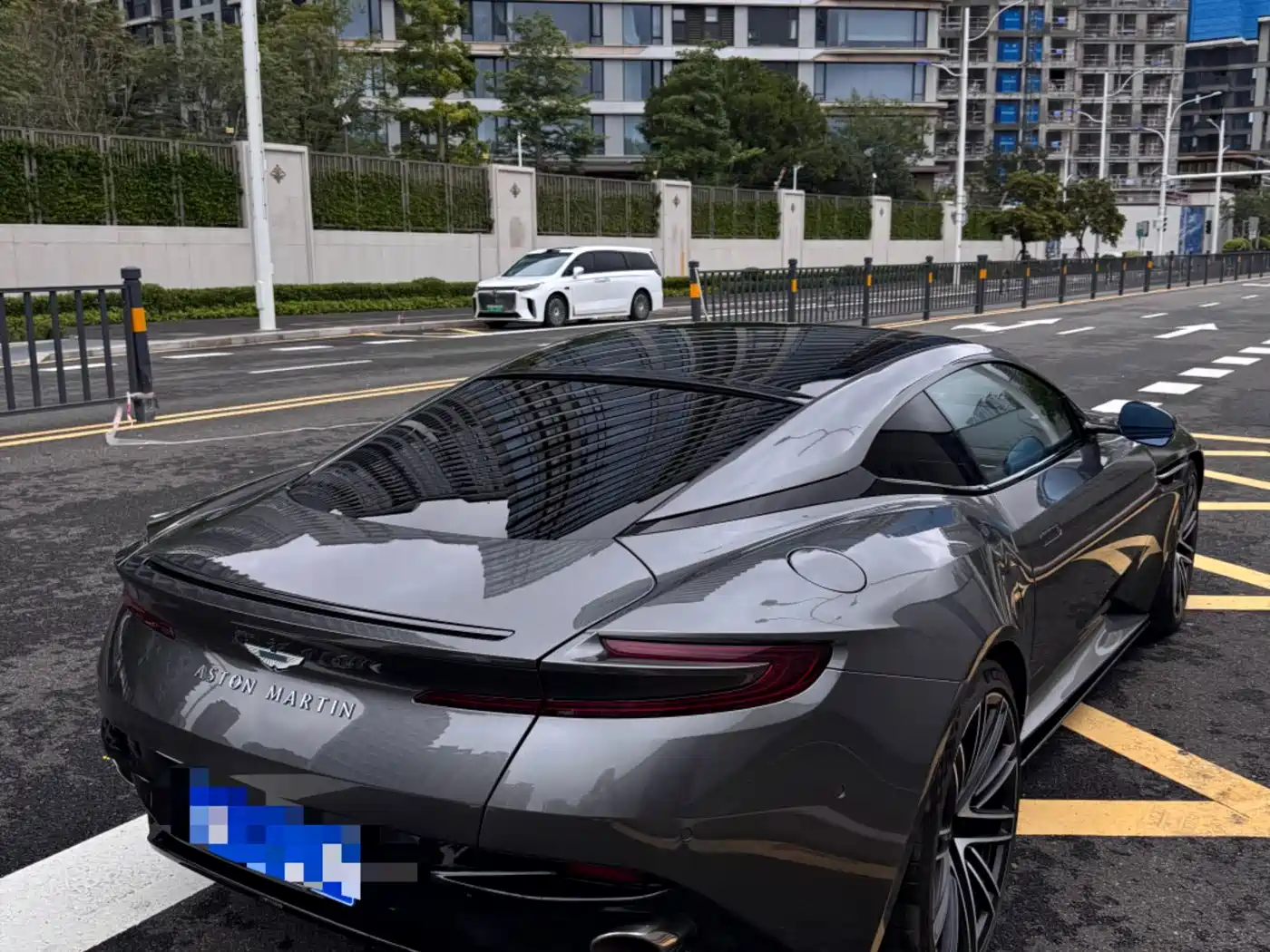 Aston Martin DB12 2024 2025 4.0T V8 Coupe