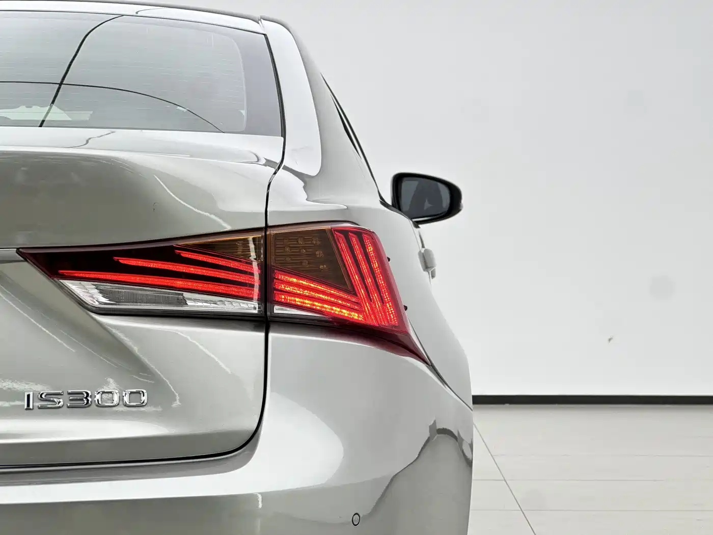 Lexus IS 2017 300 Fashion Edition фото 13