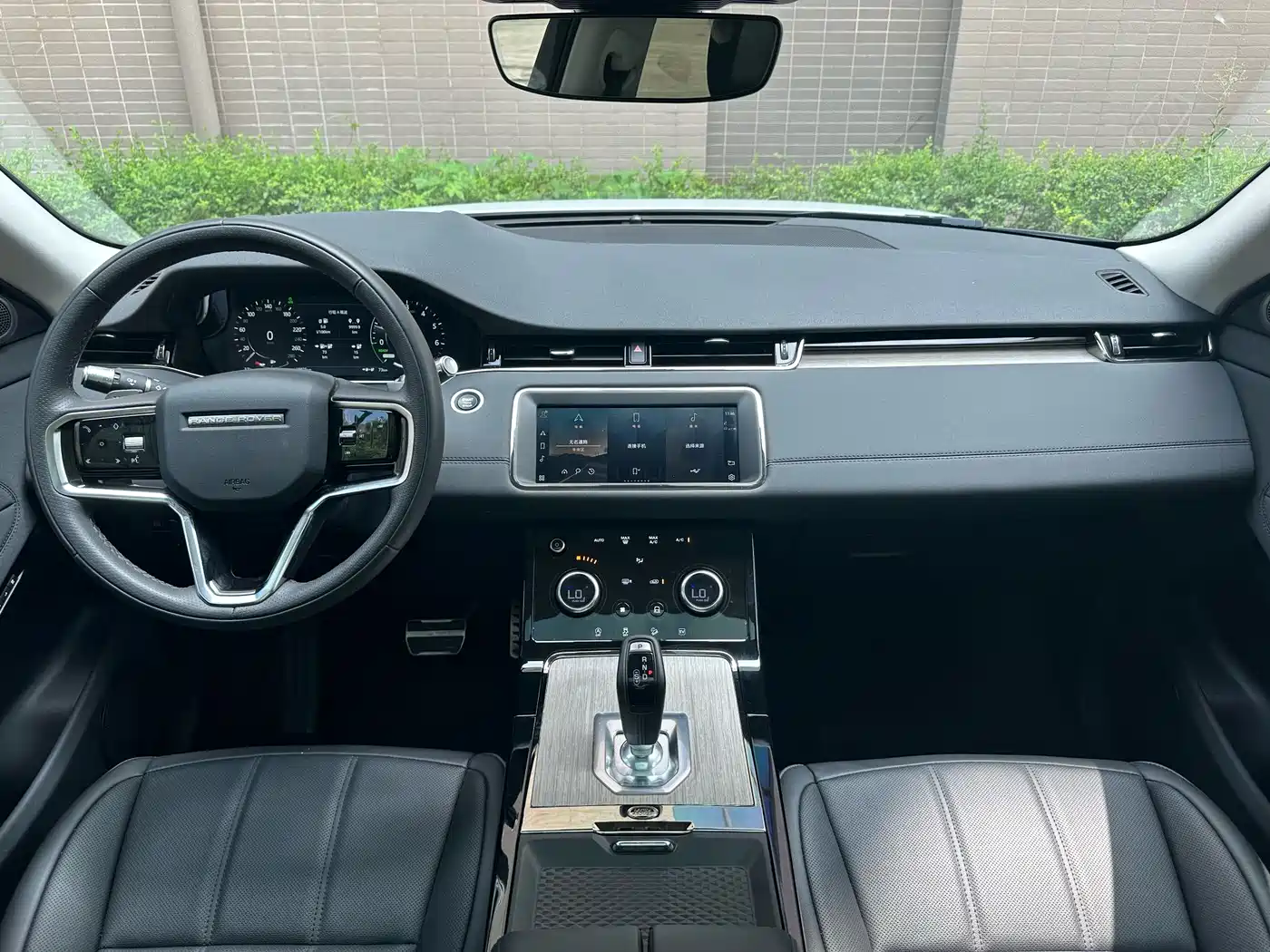Land Rover Range Rover Evoque New Energy 2022 Range Rover Evoque L P300e Plug-in Hybrid фото 9