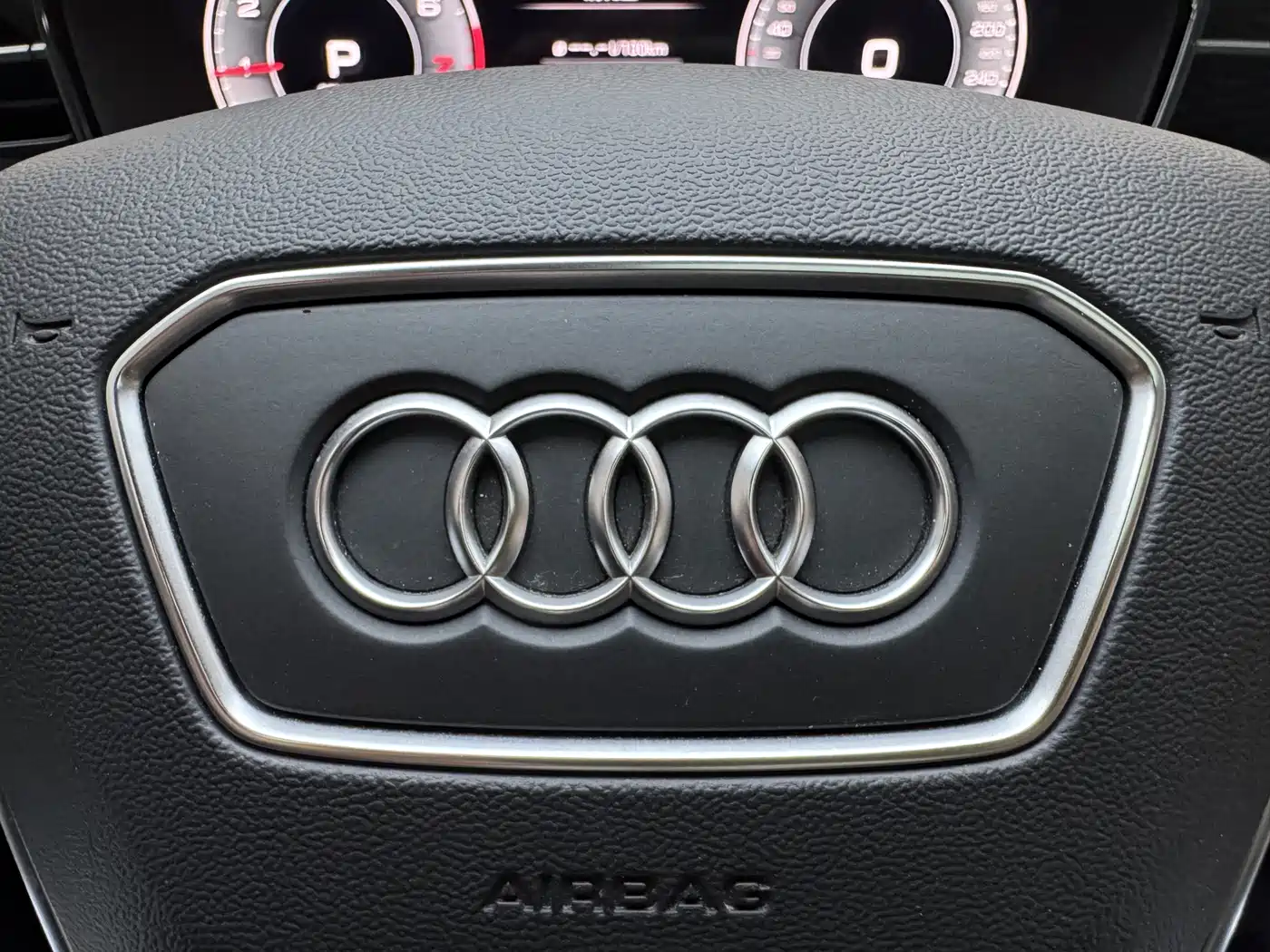 Audi Q6 2023 2023 40 TFSI quattro Cloud View Light Yulin Package