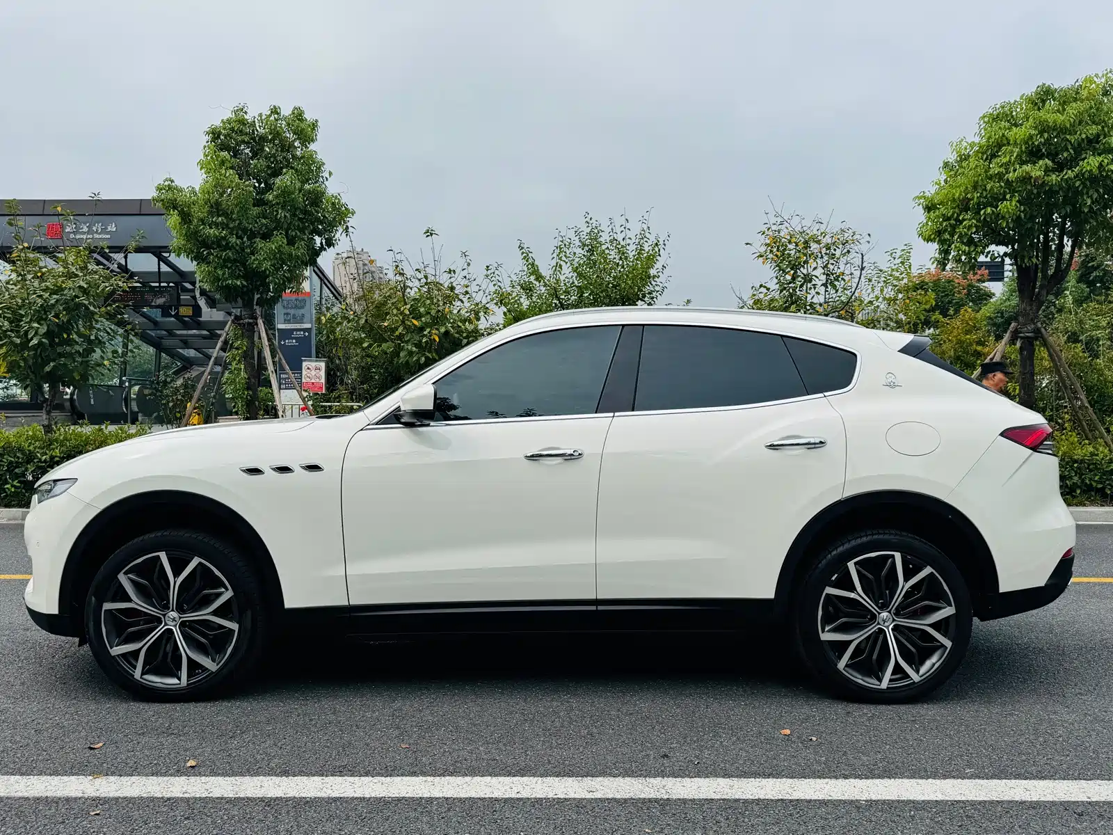 Photo 16 - Maserati Levante