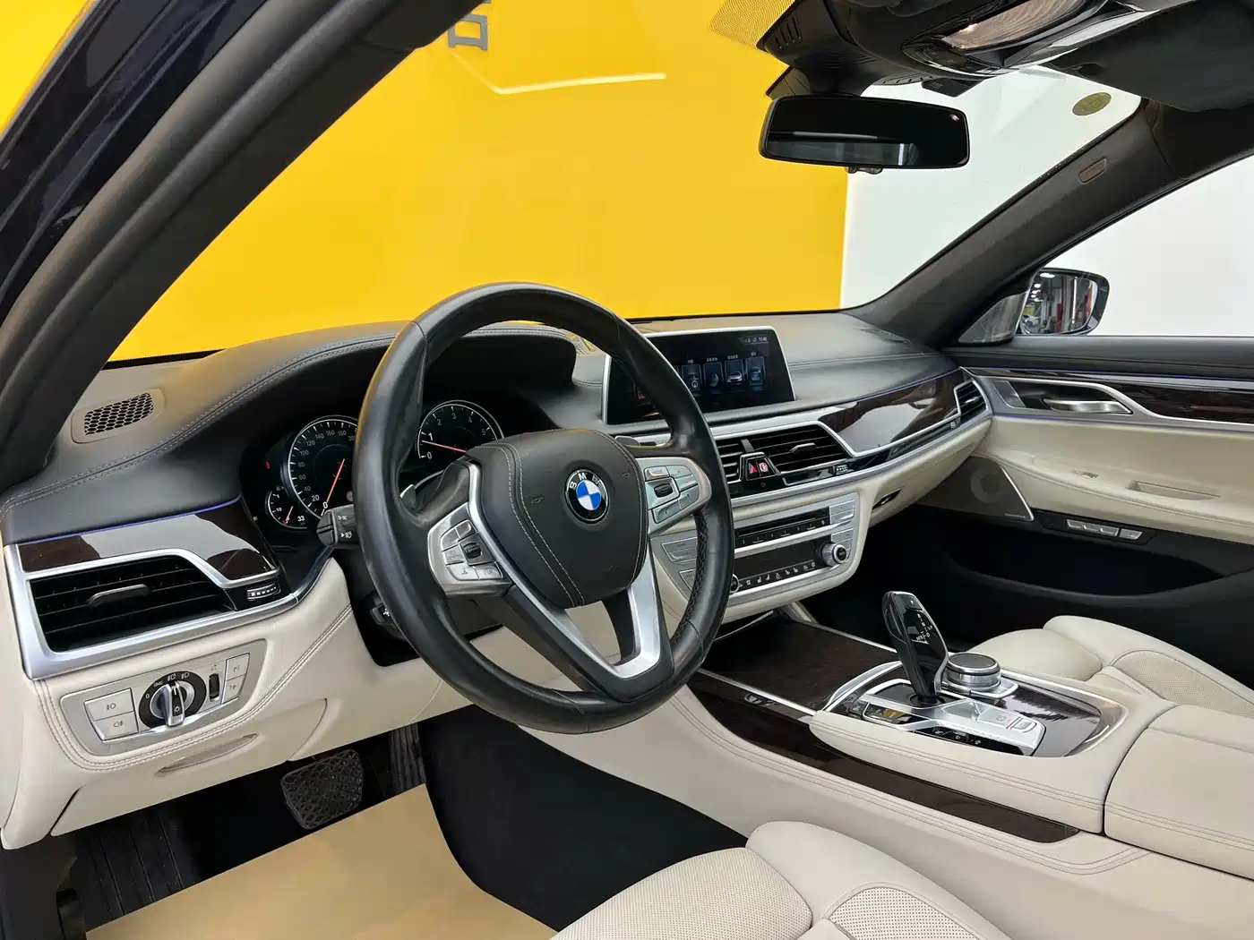 BMW 7 Series 2016 740Li Premium фото 4