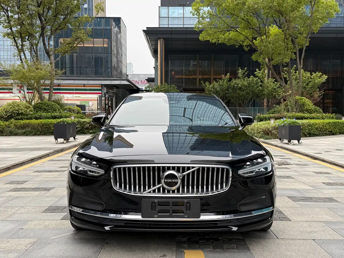 Фото 2 - Volvo S90