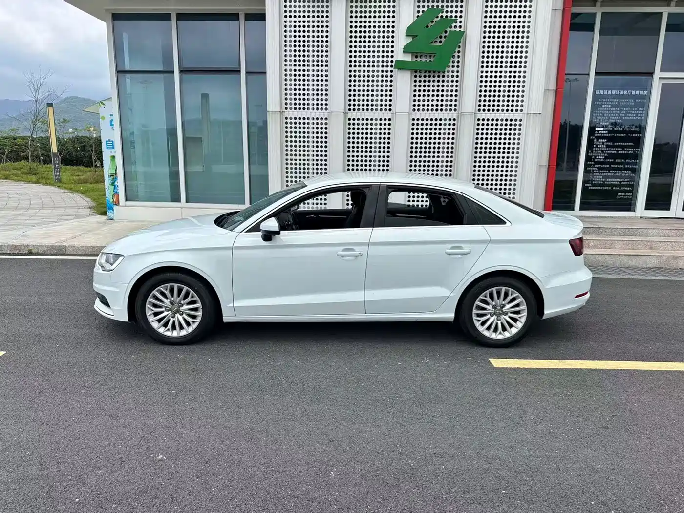 Audi A3 2016 Limousine 35 TFSI Progressive фото 4