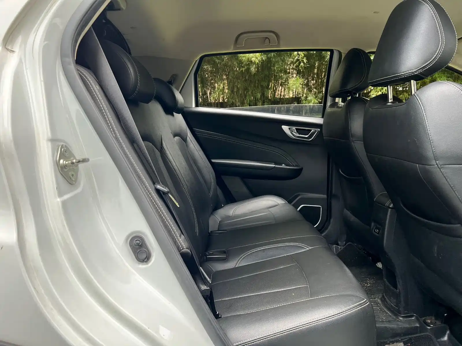Фото 11 - Geely Vision X3