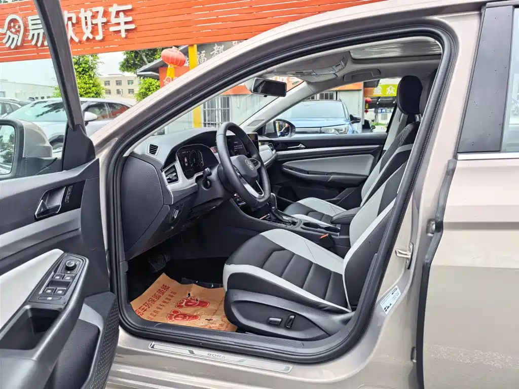 Volkswagen Bora 2024 300TSI DSG Premium Ride Edition фото 5