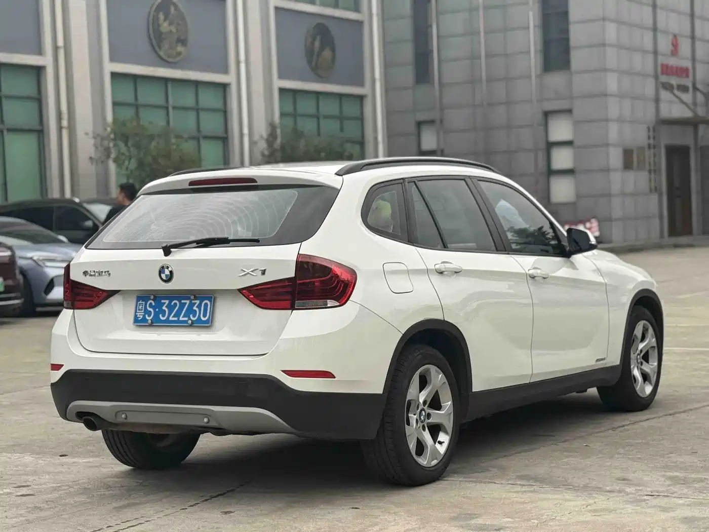 BMW X1 2013 sDrive18i Leading фото 4