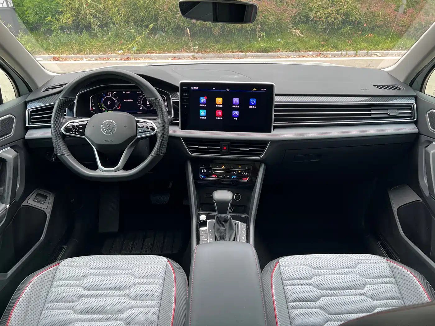 Volkswagen Tiguan L PHEV 2022 430PHEV Plug-in Hybrid Flagship Edition фото 8