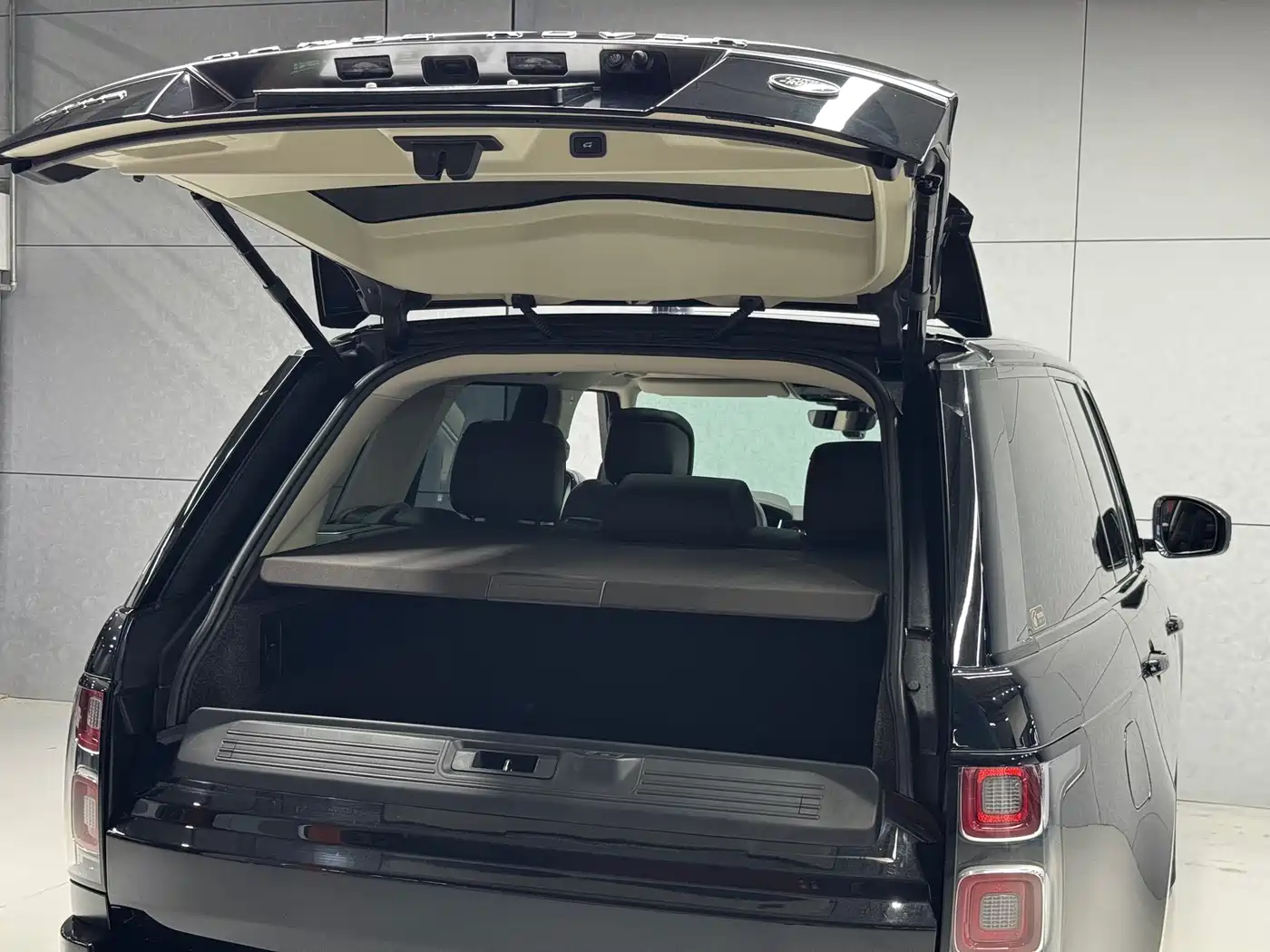 Land Rover Range Rover 2022 3.0 L6 360PS Heritage Edition фото 9