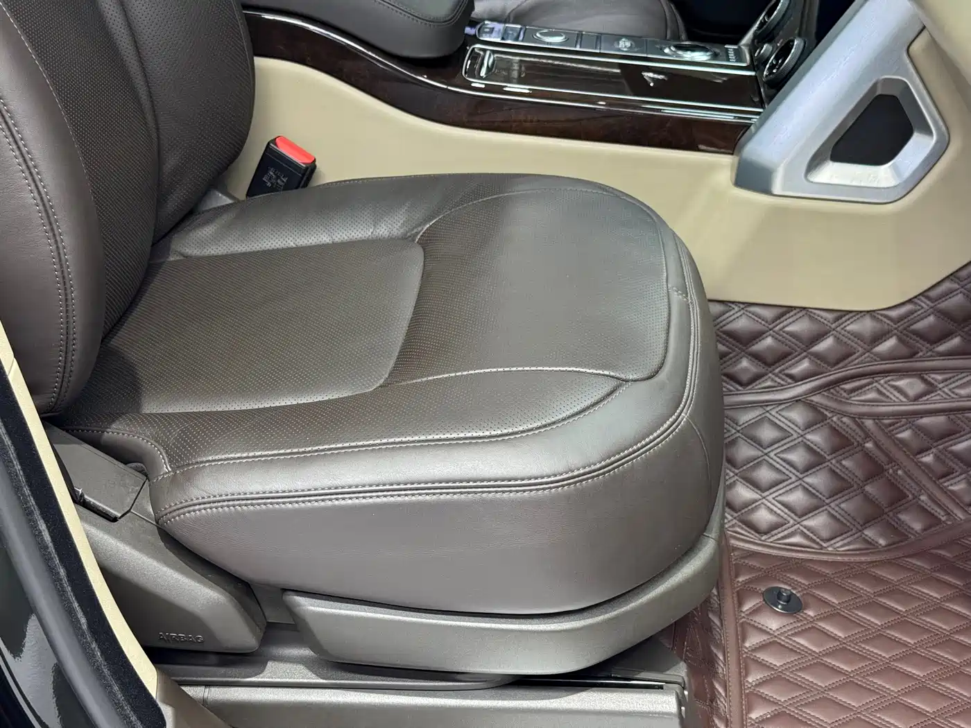 Land Rover Range Rover 2022 3.0 L6 360PS Heritage Edition фото 28