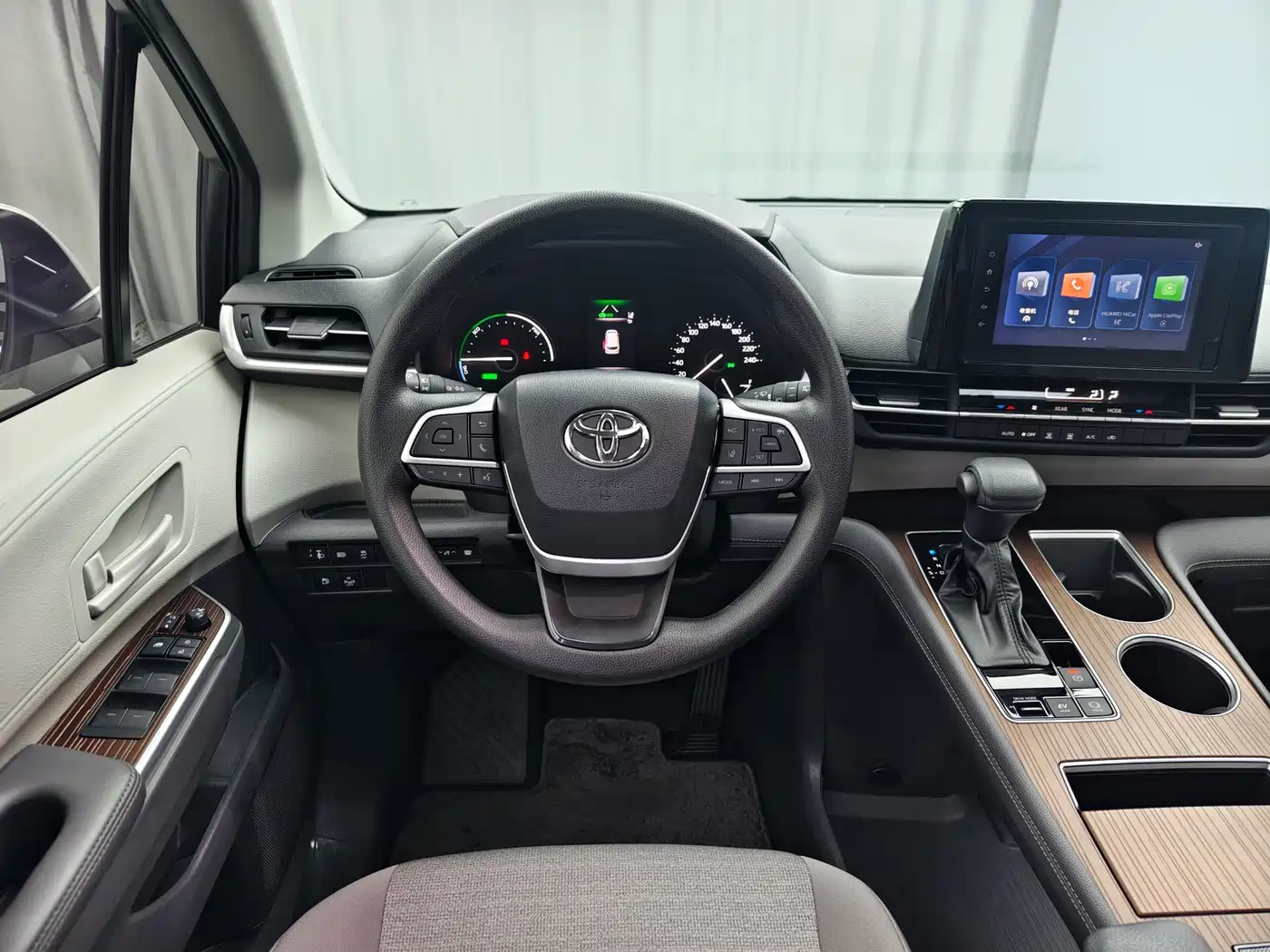 Toyota Sienna 2023 2.5L Hybrid Comfort Edition фото 14