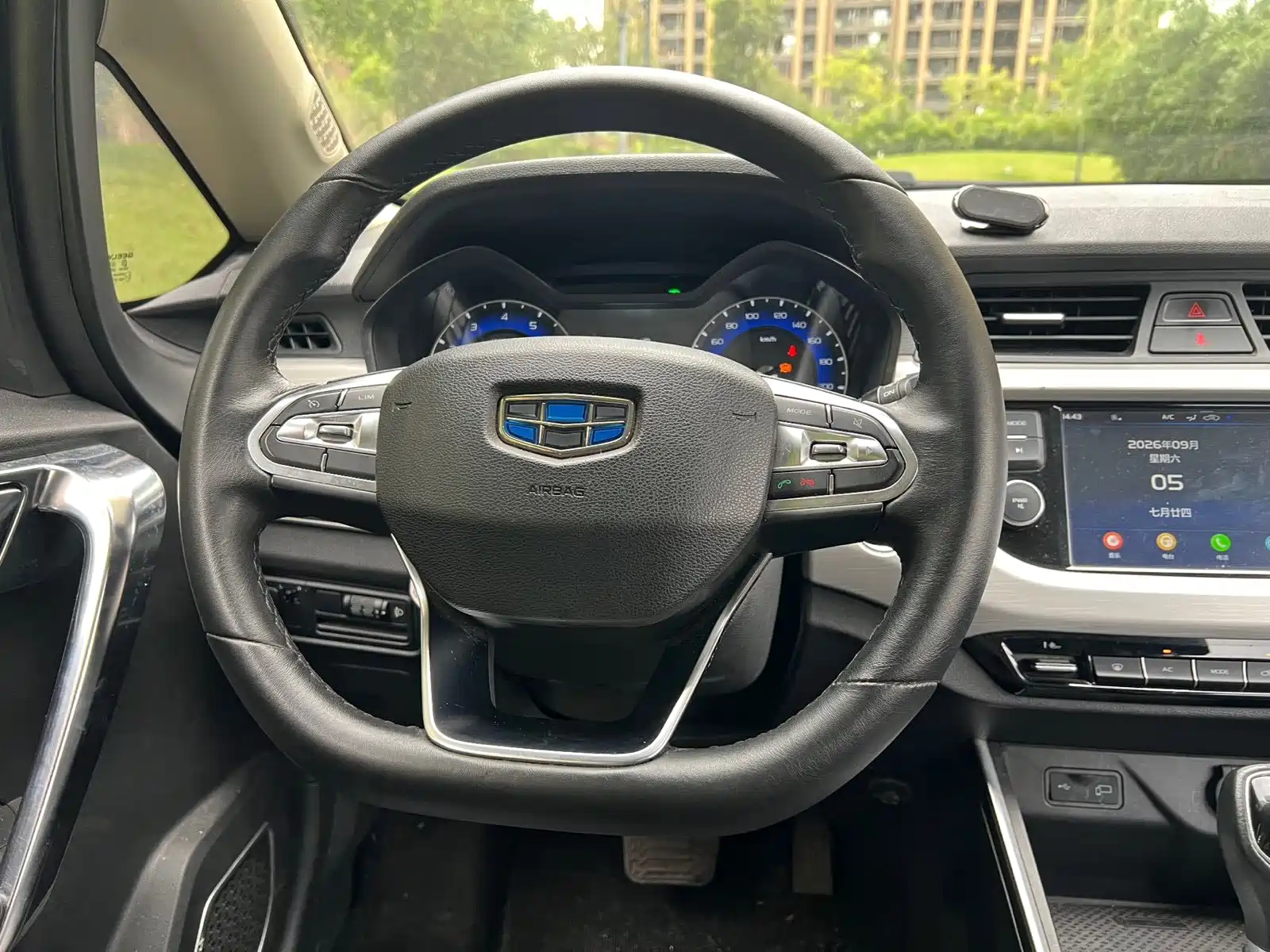 Фото 4 - Geely Vision X3
