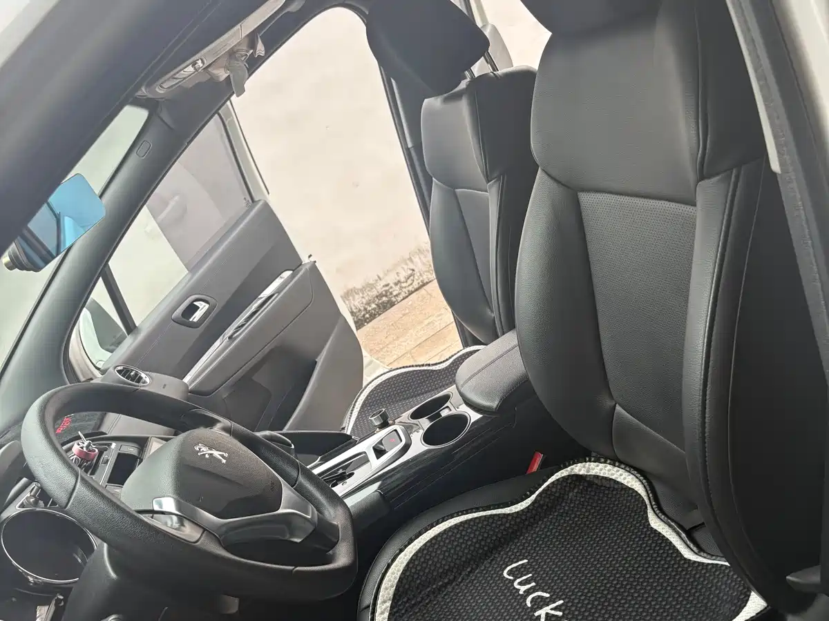 Peugeot 3008 2015 2.0L Automatic Classic Edition фото 9