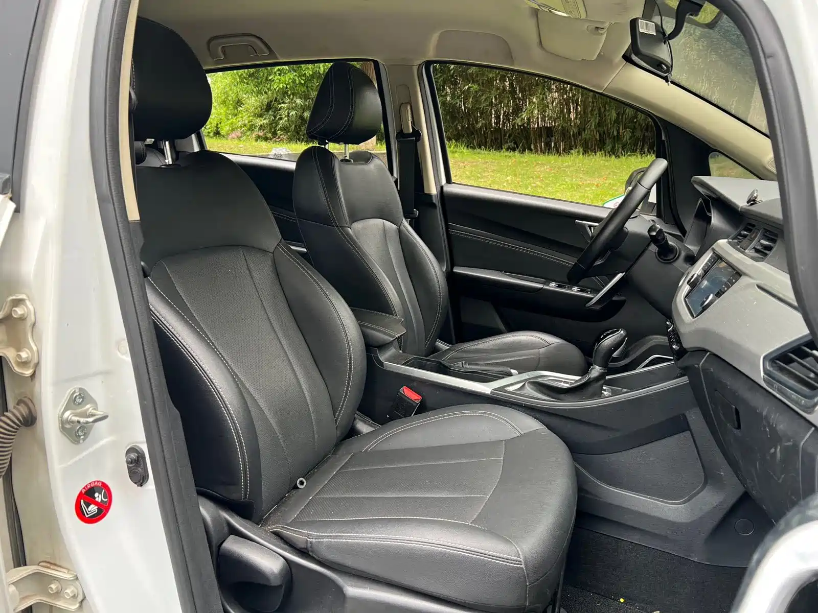 Фото 12 - Geely Vision X3