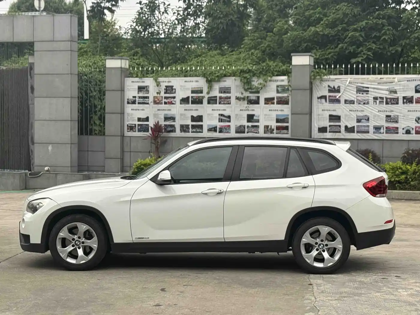 BMW X1 2013 sDrive18i Leading фото 7