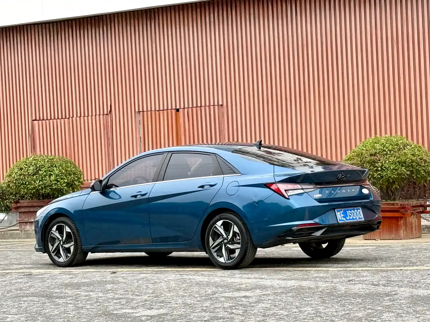 Hyundai Elantra 2021 1.5L CVT LUX Premium Edition фото 5
