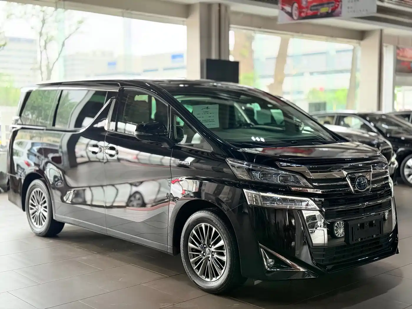 Toyota Vellfire 2019 Hybrid 2.5L HV Premium Edition фото 3