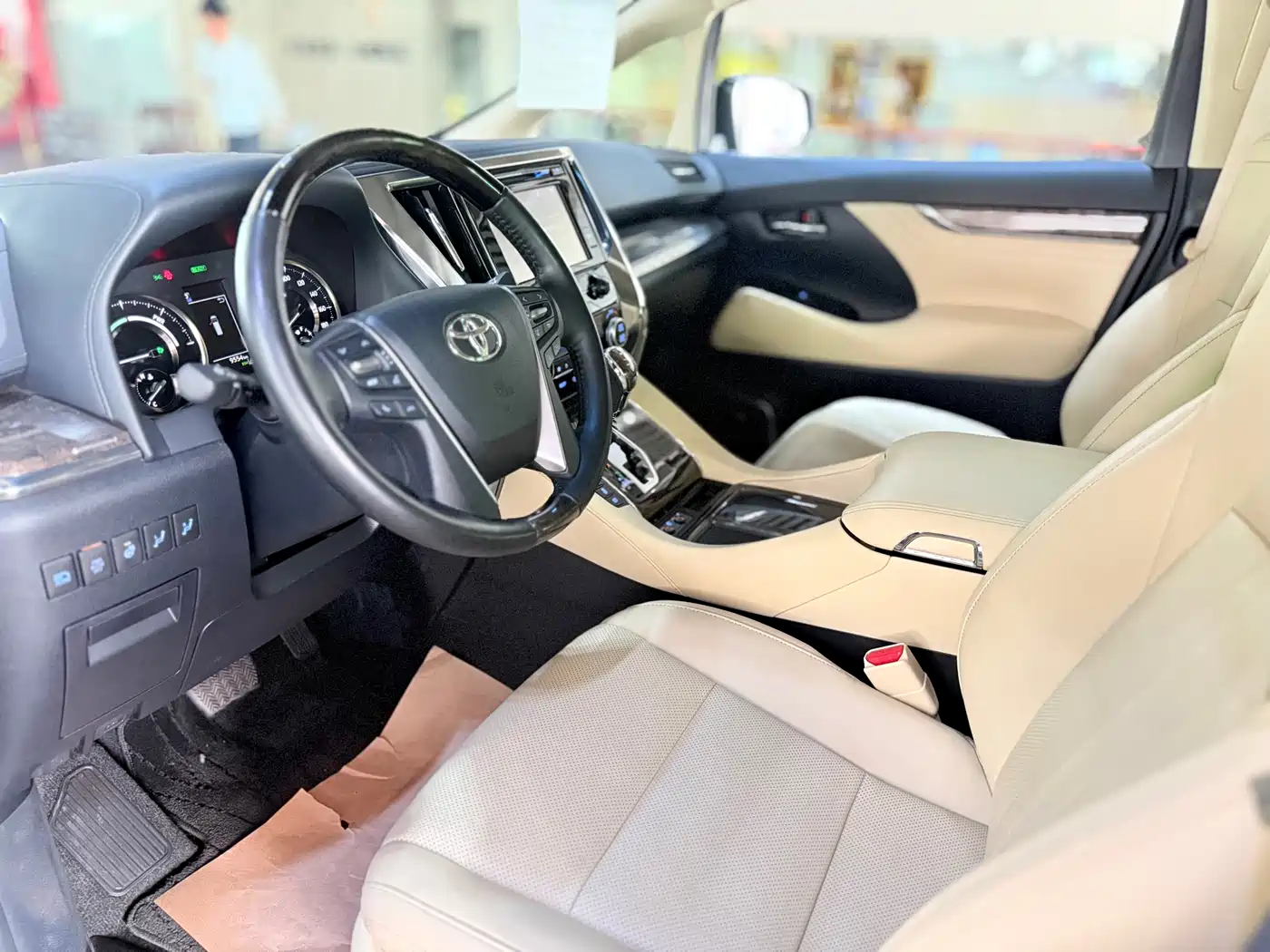 Toyota Vellfire 2019 Hybrid 2.5L HV Premium Edition фото 4