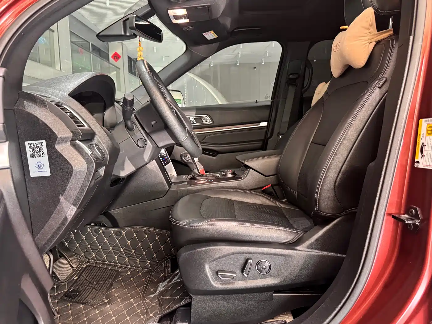 Photo 6 - Ford Explorer (Import)