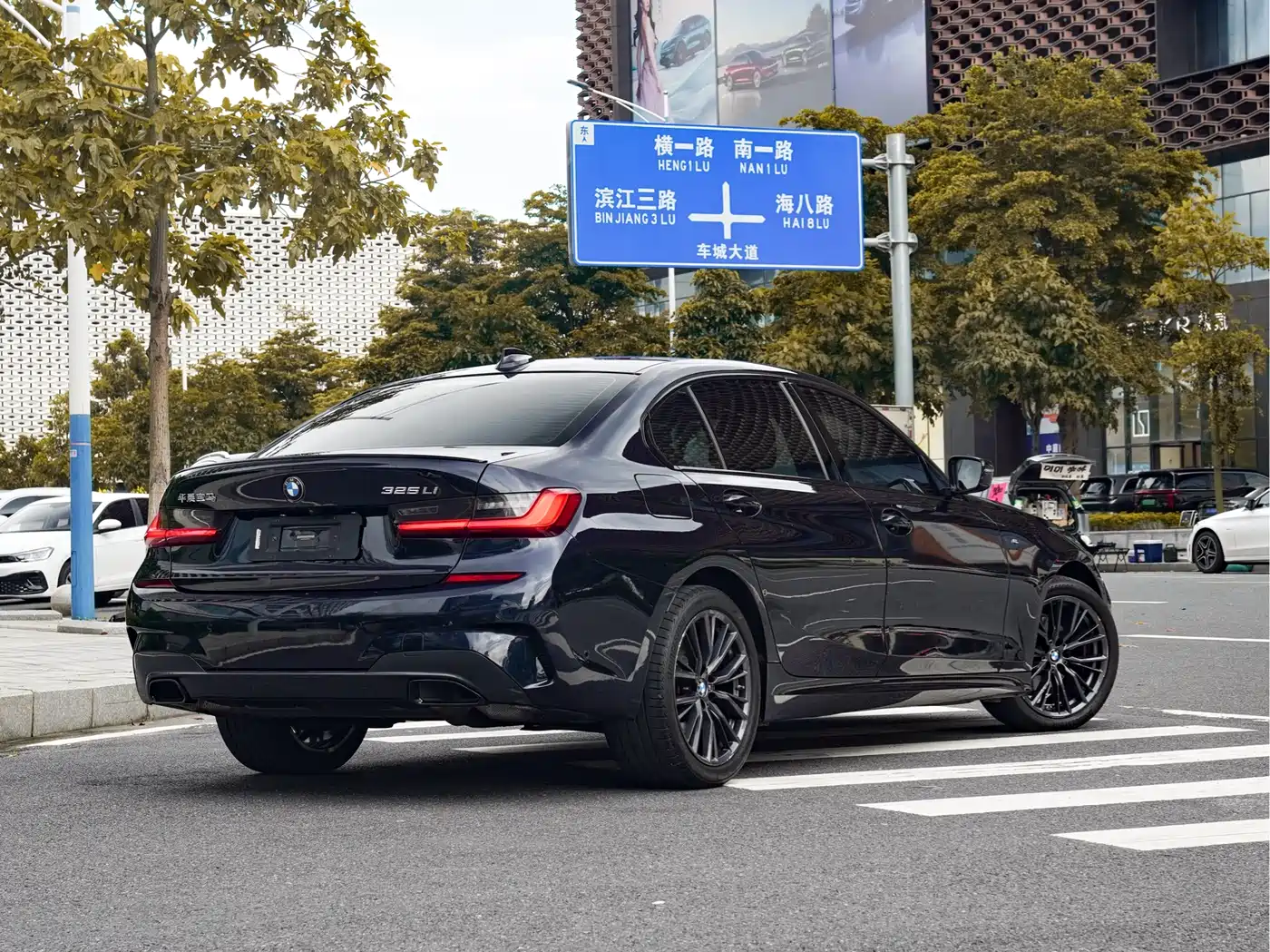 BMW 3 Series 2020 325Li M Sport Black Night Package фото 6