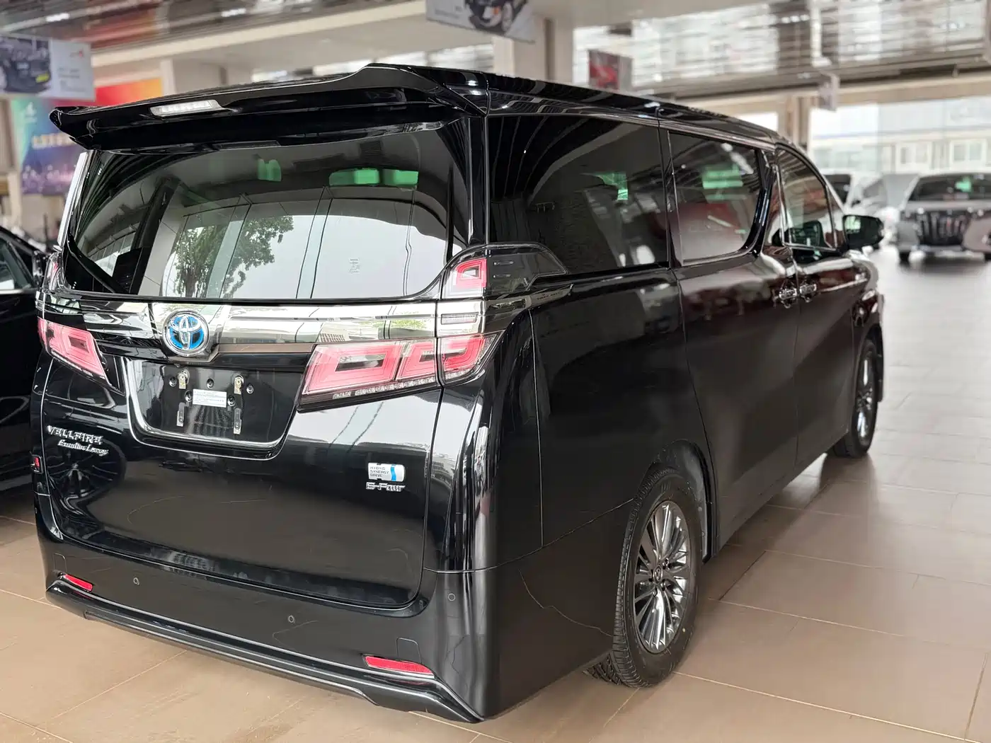 Toyota Vellfire 2019 Hybrid 2.5L HV Premium Edition фото 18