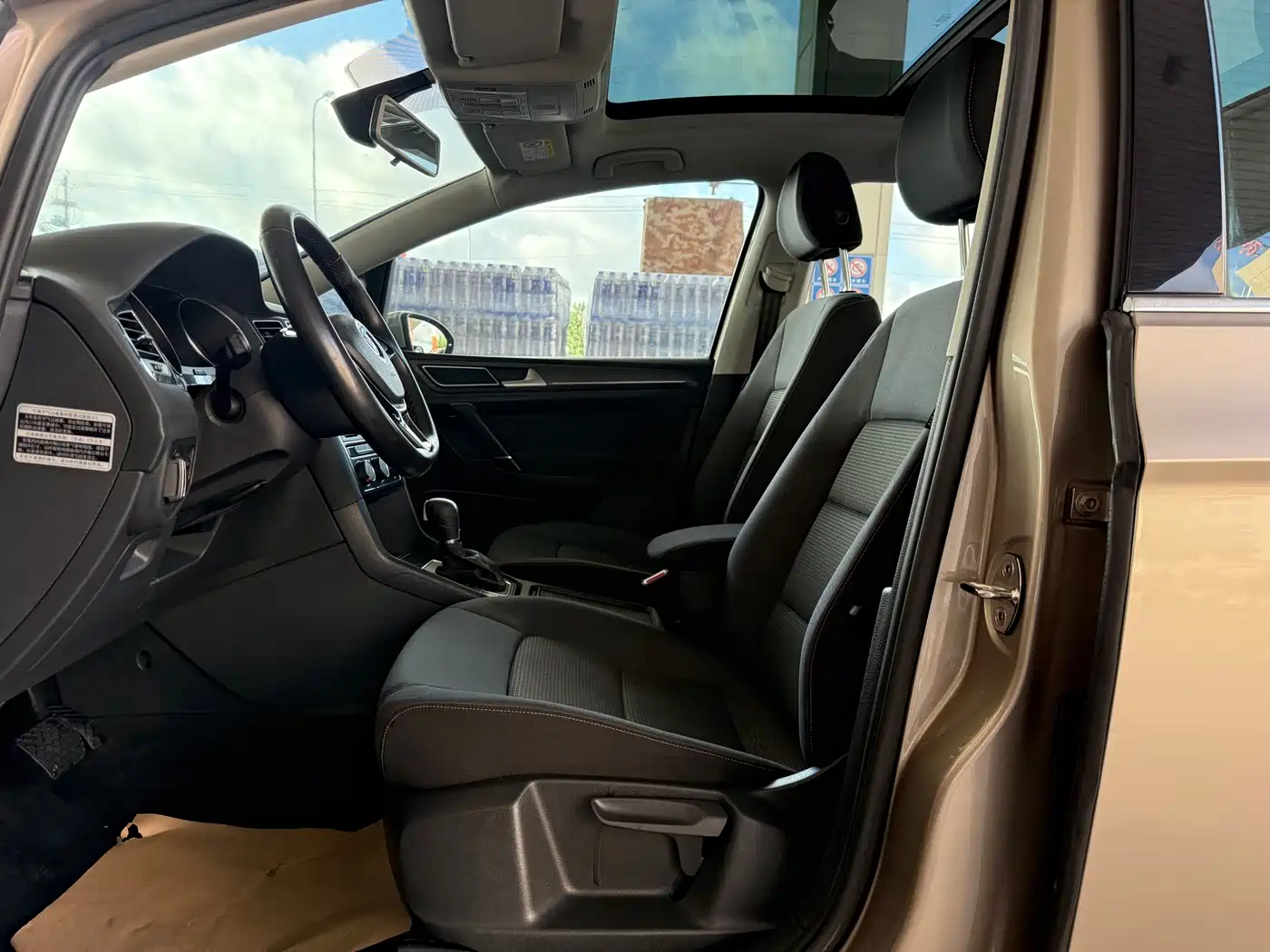 Volkswagen Golf Sportsvan 2016 230TSI Automatic Progressive фото 9