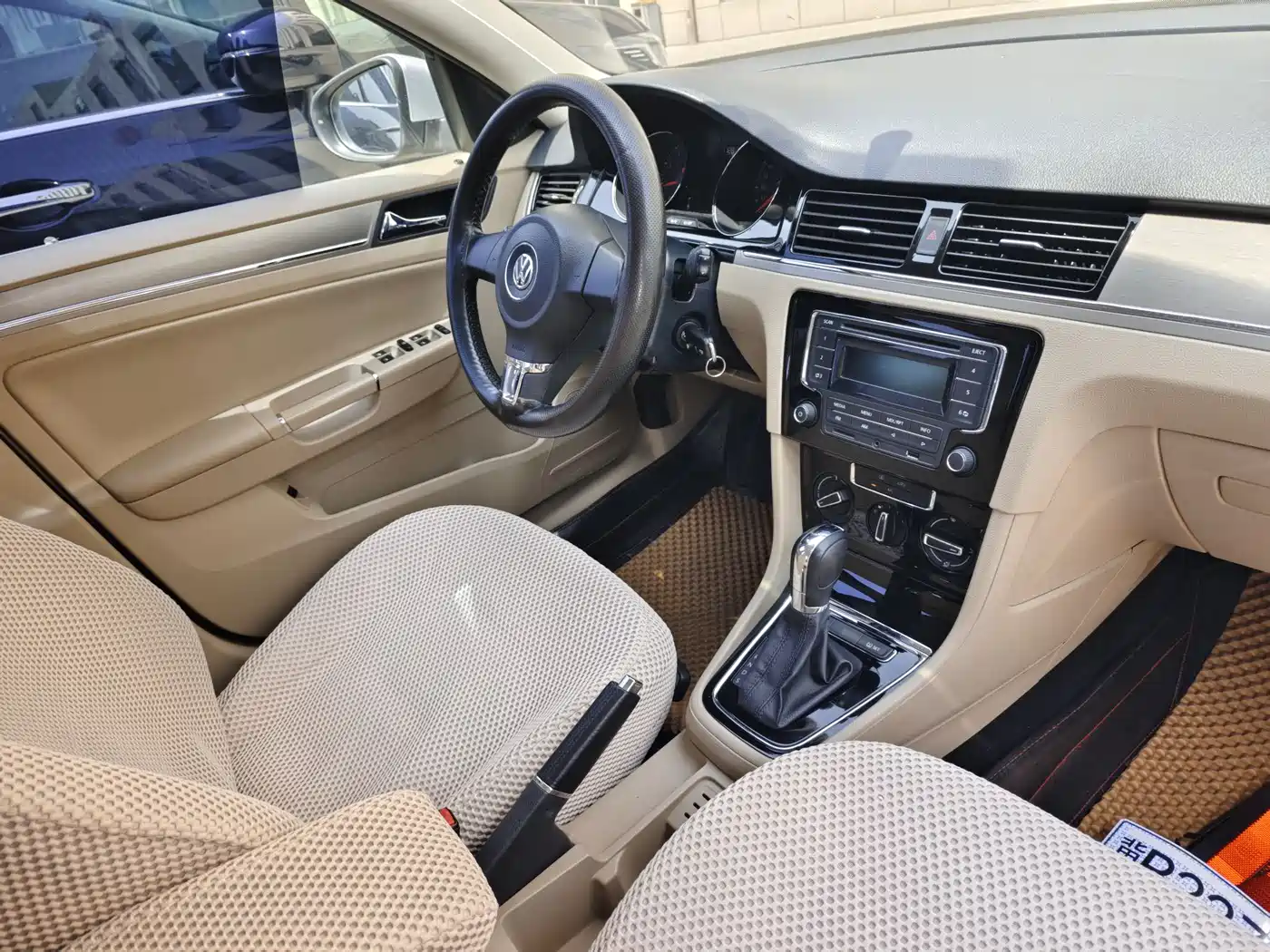 Volkswagen Bora 2014 1.6L Automatic Comfort Edition фото 15