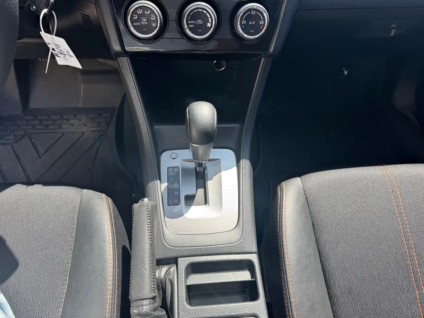Subaru XV 2012 2.0i Comfort Edition фото 16