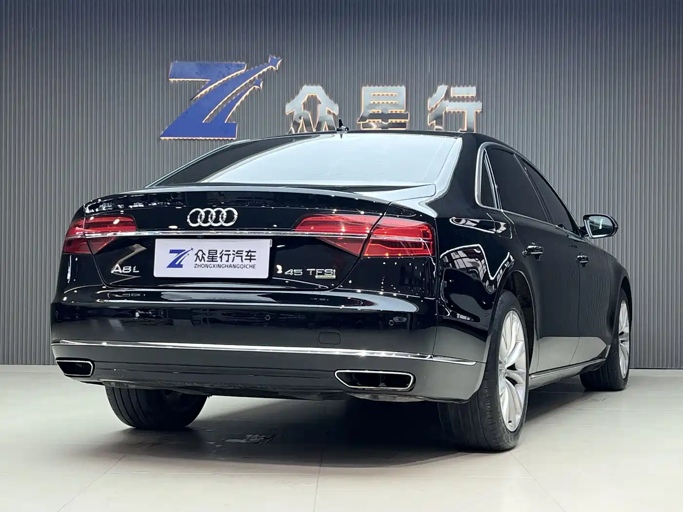 Фото 4 - Audi A8