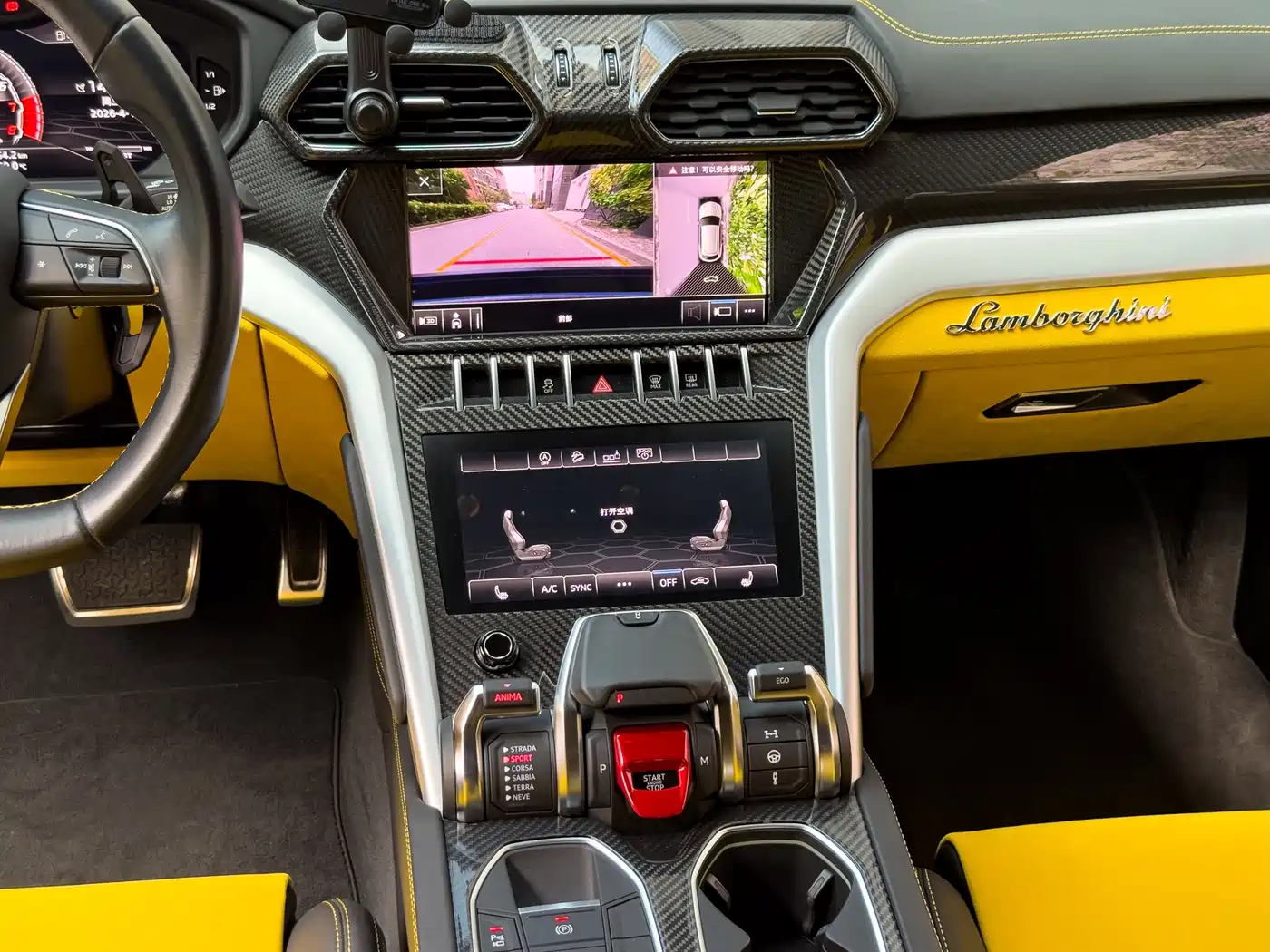 LAMBORGHINI URUS