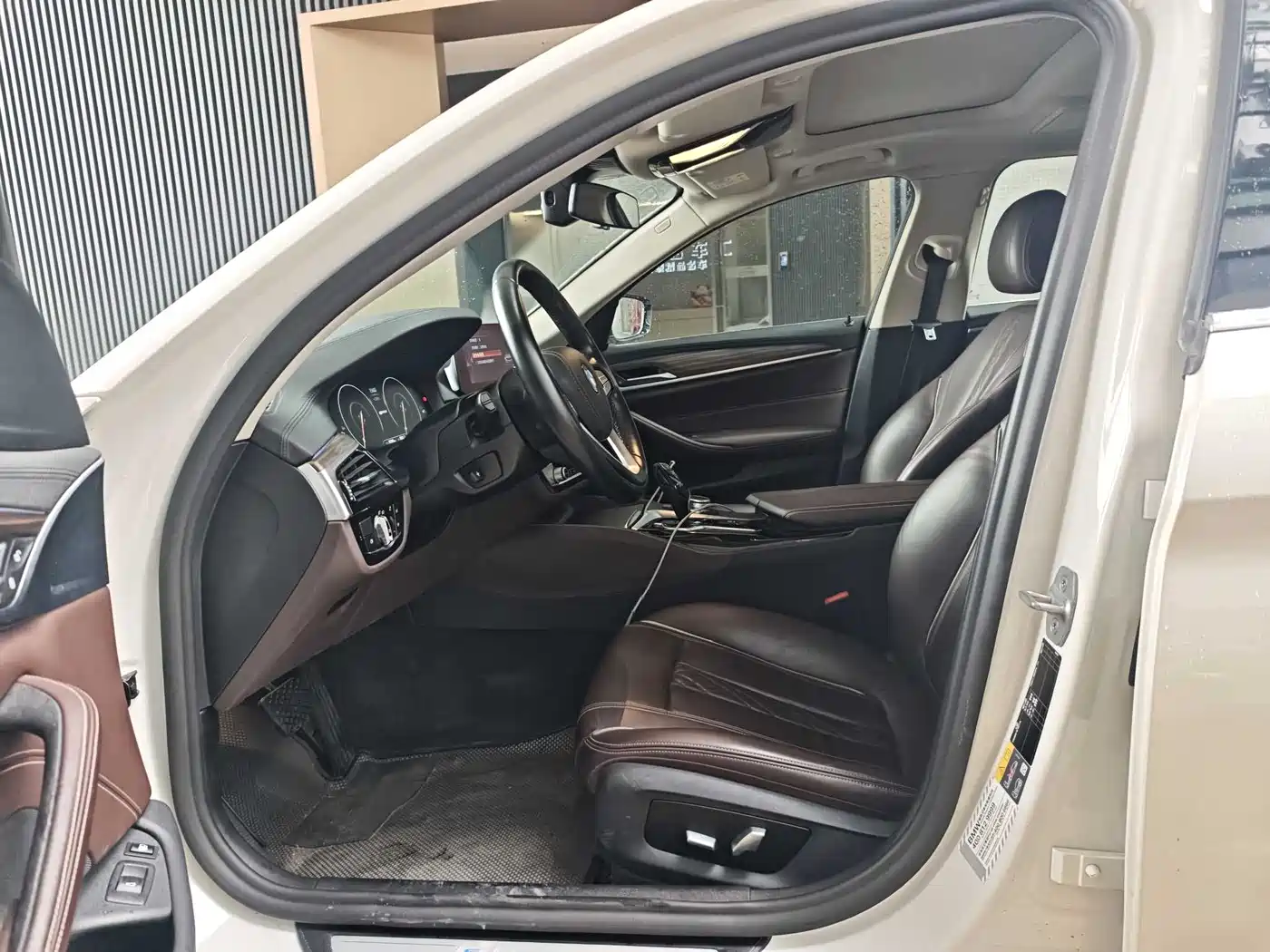 BMW 5 Series New Energy 2019 530Le Luxury Package фото 2